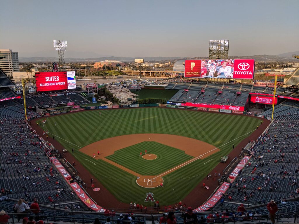 ᐈ 10 найбільших бейсбольних стадіонів у США - великі бейсбольні стадіони - самі великі 2024