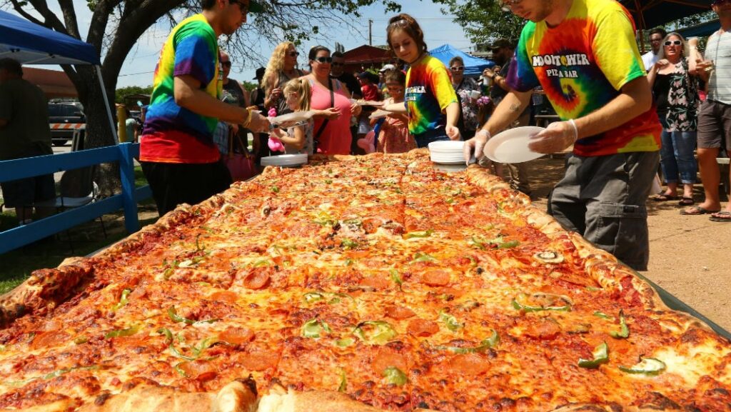 ᐈ 10 найбільших піц у світі - великі піци - самі великі піци 2024
