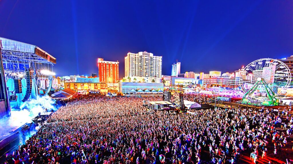 ᐈ 12 найбільших музичних фестивалів у США - великі Американські музичні концерти - самі великі концерти 2024