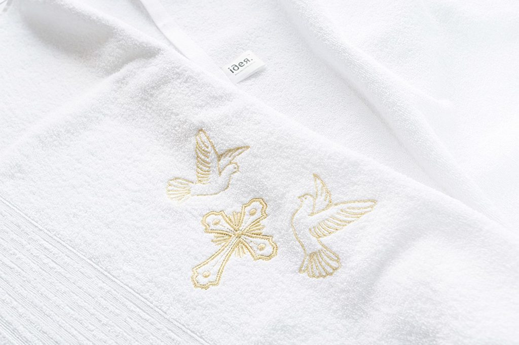 Подарунок на хрестини: що дарують хрещені та інші гості?