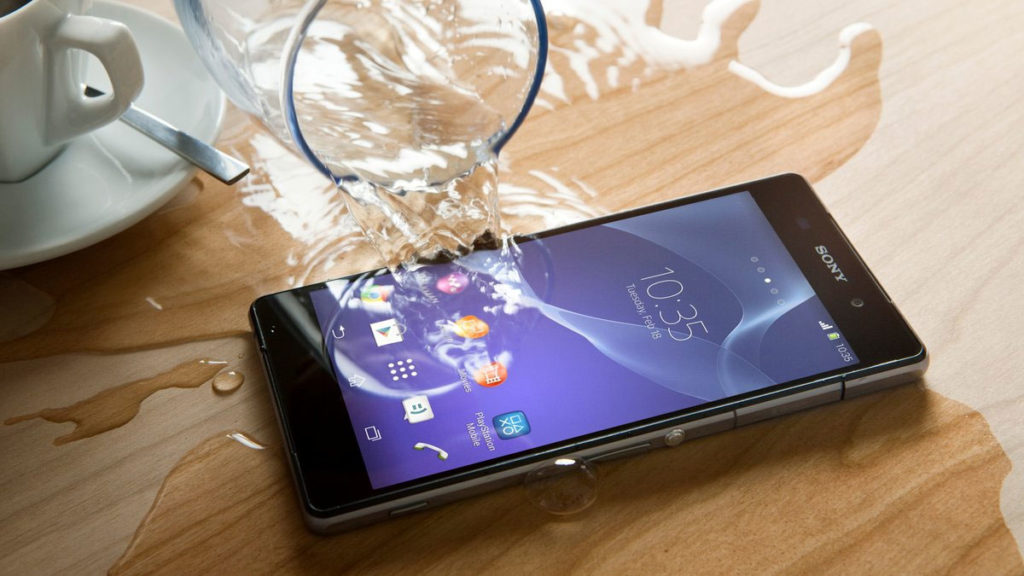 Реанімація смартфона або що робити, якщо телефон впав у воду?