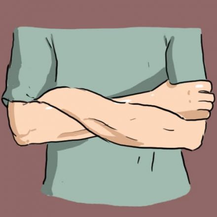 Те, як ви схрещуєте руки на грудях, може багато розповісти про вашу особистість Те, як ви схрещуєте руки на грудях, може багато розповісти про вашу особистість