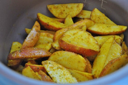 Як приготувати картоплю по-селянськи з хрусткою скоринкою