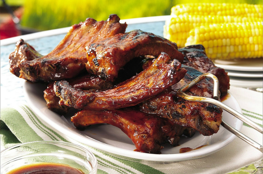 Як швидко і смачно приготувати свинні реберця в духовці