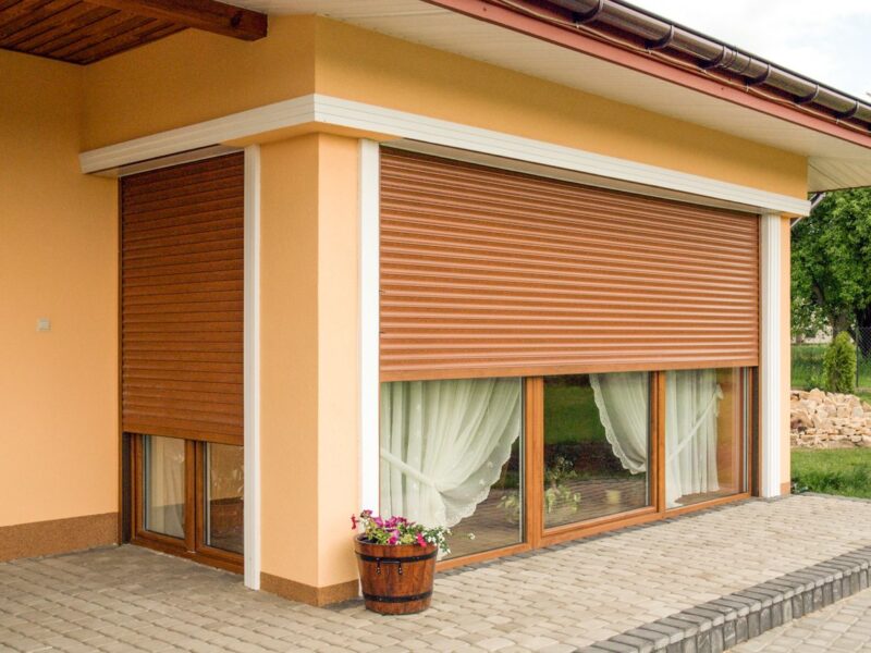 Зовнішні ролети на вікна: найкращий захист від сонця та крадіїв