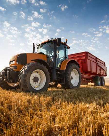 Продаж тракторів в Україні: колісних, гусеничних, трелювальних