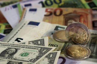 Наскільки вигідно завжди знати актуальний курс валют в Звягелі