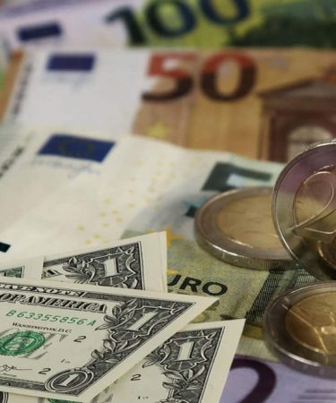 Наскільки вигідно завжди знати актуальний курс валют в Звягелі
