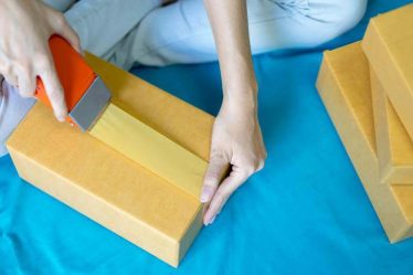 Як швидко і зручно передати посилку до Польщі