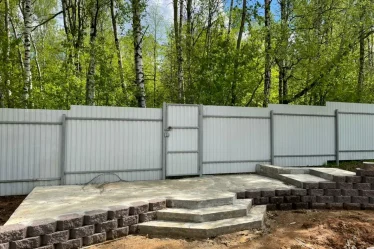 Почему вам стоит выбрать надежные подпорные стенки из бетона