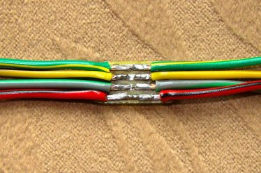 Чим відрізняється опресування від пайки: плюси та мінуси