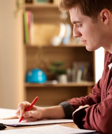 Дистанційне навчання для 7–11 класів: як не “зливати” рік і реально тримати результат