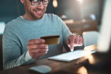 Як користуватися кредитною карткою, щоб не влізти у борги