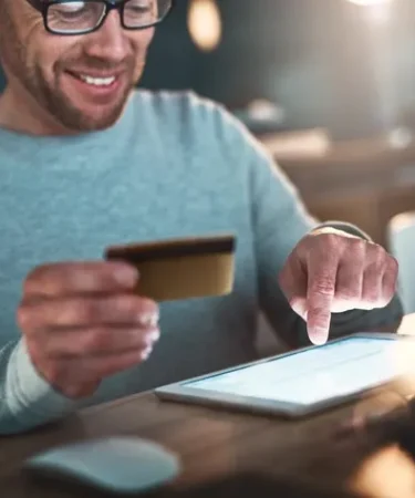 Як користуватися кредитною карткою, щоб не влізти у борги